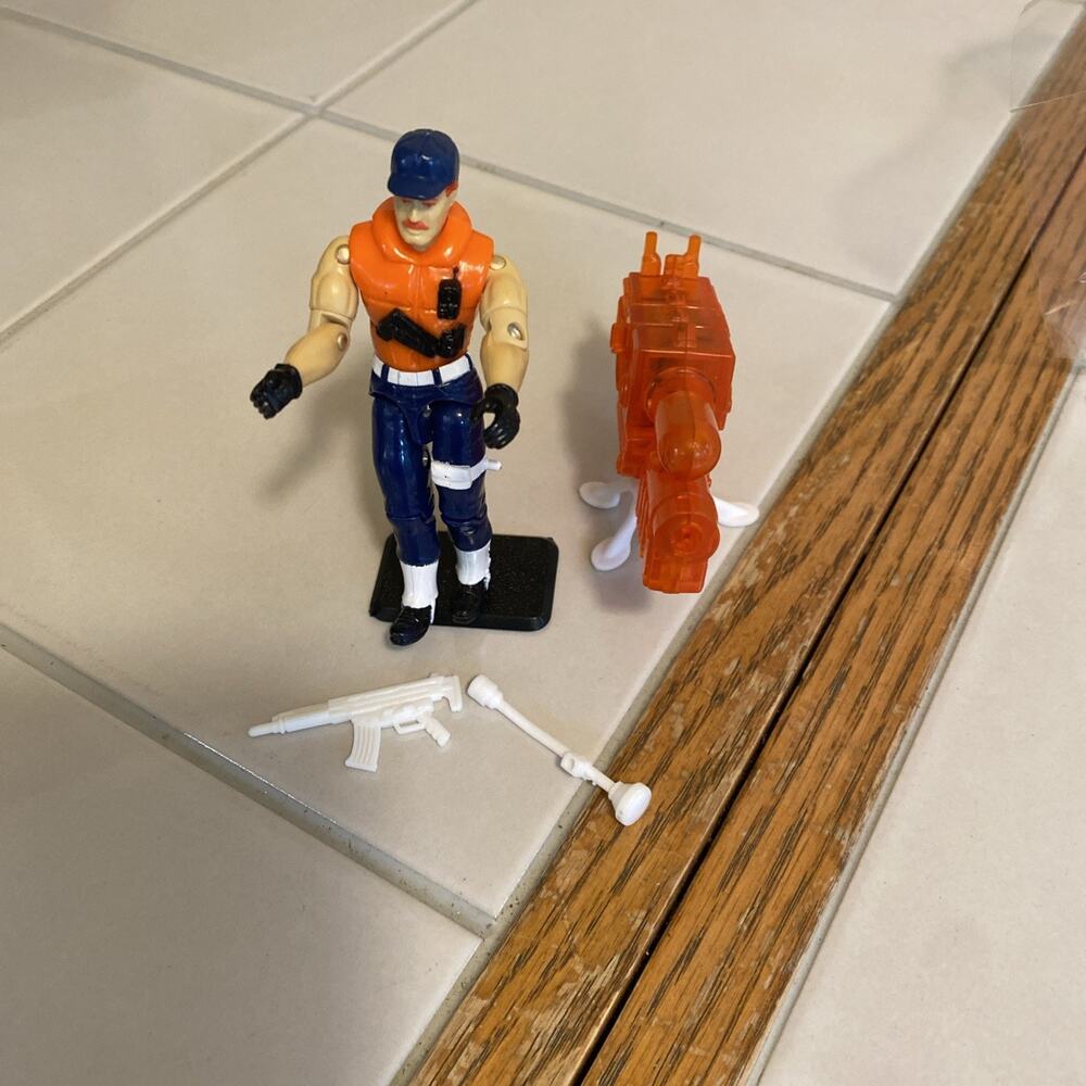 Vintage GI Joe ARAH 1992 Cutter v2 figure, launcher with stand & weapon